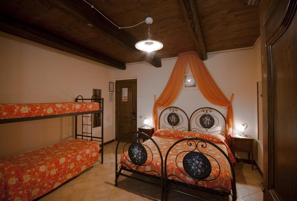 Agriturismo Vecchio Gelso Ortezzano ห้อง รูปภาพ